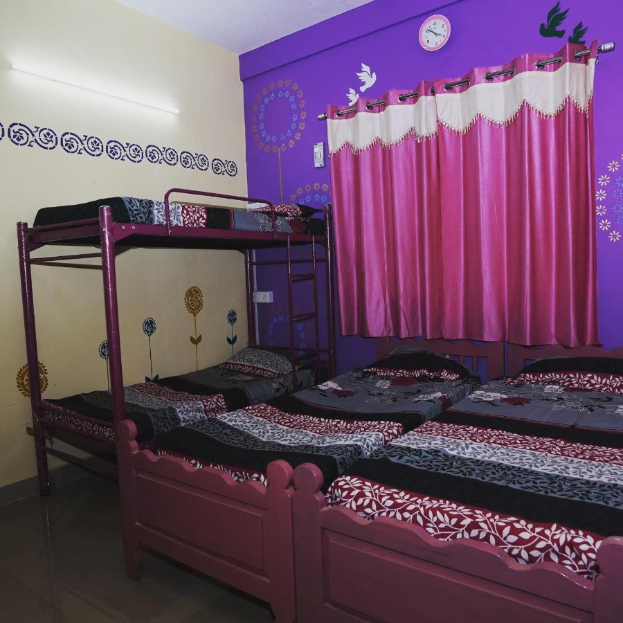 Easvari Grand Pg For Women - Female Only Vandrehjem Chennai Eksteriør billede